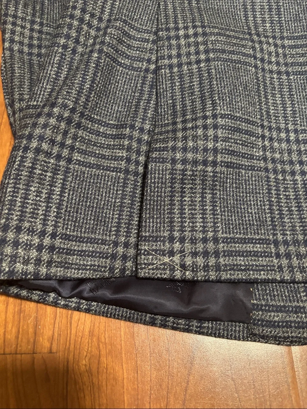 Jos. A Bank Reserve Glen Check Plaid DV Blazer
